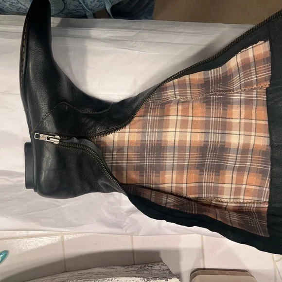 BORN Black Leather Boots - Picture 8 of 12